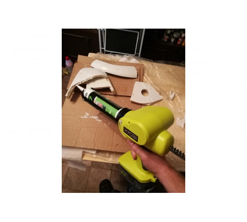 Аккумуляторный пистолет для герметика Ryobi ONE+ CCG1801MHG 5133000192