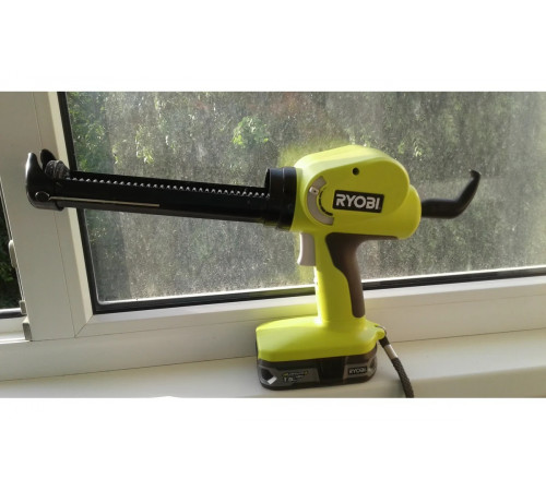 Аккумуляторный пистолет для герметика Ryobi ONE+ CCG1801MHG 5133000192