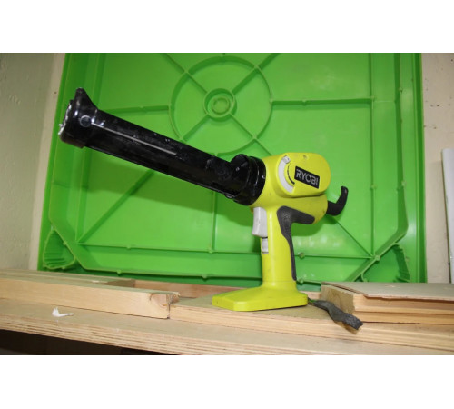 Аккумуляторный пистолет для герметика Ryobi ONE+ CCG1801MHG 5133000192