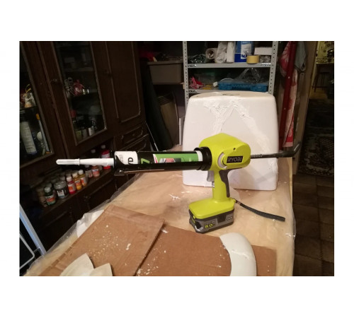 Аккумуляторный пистолет для герметика Ryobi ONE+ CCG1801MHG 5133000192