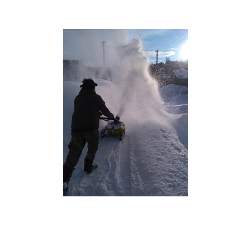 Аккумуляторный бесщеточный снегоуборщик Ryobi RST36B51 5133002520