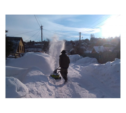 Аккумуляторный бесщеточный снегоуборщик Ryobi RST36B51 5133002520