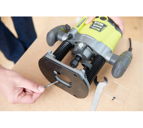 Фрезер Ryobi RRT1600-K 5133002421