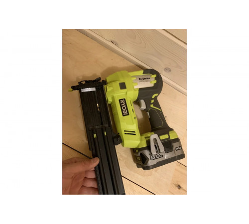 Аккумуляторный гвоздезабиватель Ryobi ONE+ R18N18G0 5133002093