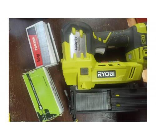 Аккумуляторный гвоздезабиватель Ryobi ONE+ R18N18G0 5133002093