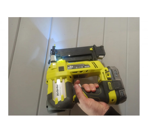 Аккумуляторный гвоздезабиватель Ryobi ONE+ R18N18G0 5133002093