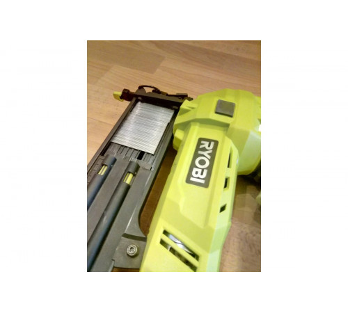 Аккумуляторный гвоздезабиватель Ryobi ONE+ R18N18G0 5133002093