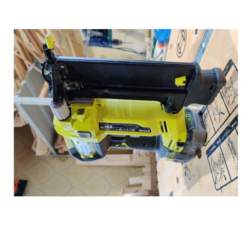 Аккумуляторный гвоздезабиватель Ryobi ONE+ R18N18G0 5133002093