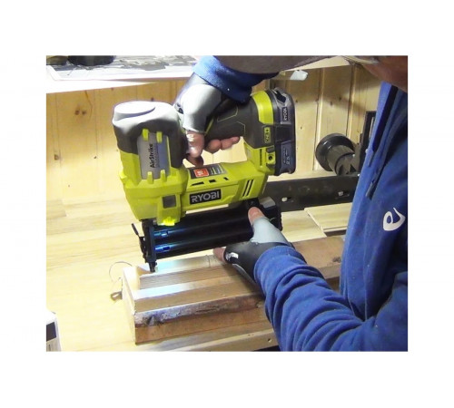 Аккумуляторный гвоздезабиватель Ryobi ONE+ R18N18G0 5133002093