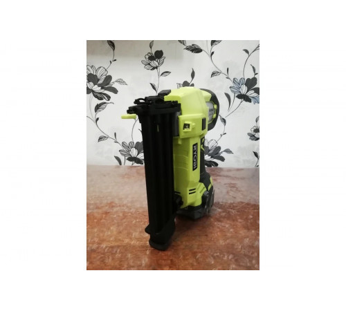 Аккумуляторный гвоздезабиватель Ryobi ONE+ R18N18G0 5133002093