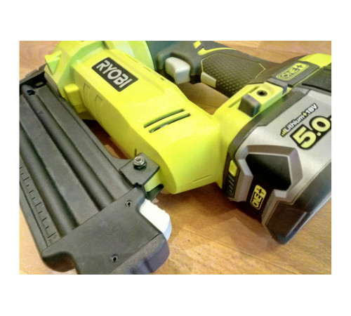 Аккумуляторный гвоздезабиватель Ryobi ONE+ R18N18G0 5133002093