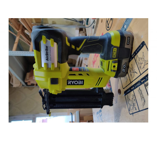 Аккумуляторный гвоздезабиватель Ryobi ONE+ R18N18G0 5133002093