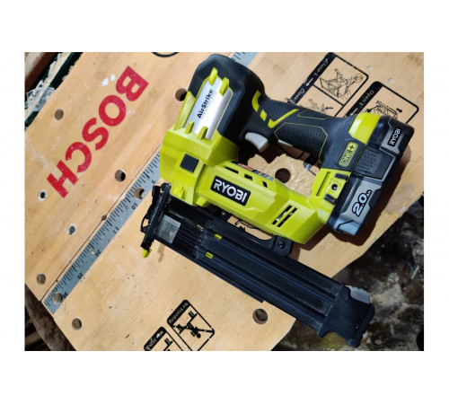 Аккумуляторный гвоздезабиватель Ryobi ONE+ R18N18G0 5133002093