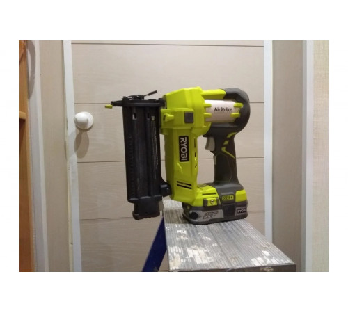 Аккумуляторный гвоздезабиватель Ryobi ONE+ R18N18G0 5133002093