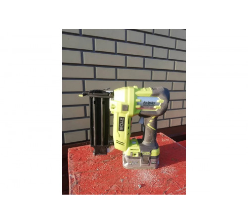 Аккумуляторный гвоздезабиватель Ryobi ONE+ R18N18G0 5133002093