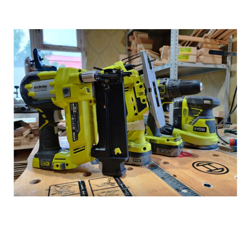 Аккумуляторный гвоздезабиватель Ryobi ONE+ R18N18G0 5133002093