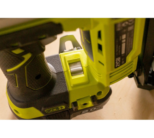 Аккумуляторный гвоздезабиватель Ryobi ONE+ R18N16G0 5133002222
