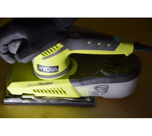 Виброшлифмашина Ryobi + 20 шлифлистов ESS200RSA20 5133000650