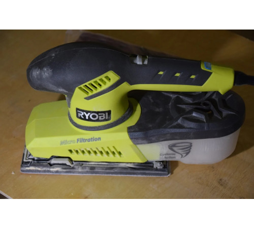 Виброшлифмашина Ryobi + 20 шлифлистов ESS200RSA20 5133000650
