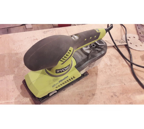 Виброшлифмашина Ryobi + 20 шлифлистов ESS200RSA20 5133000650