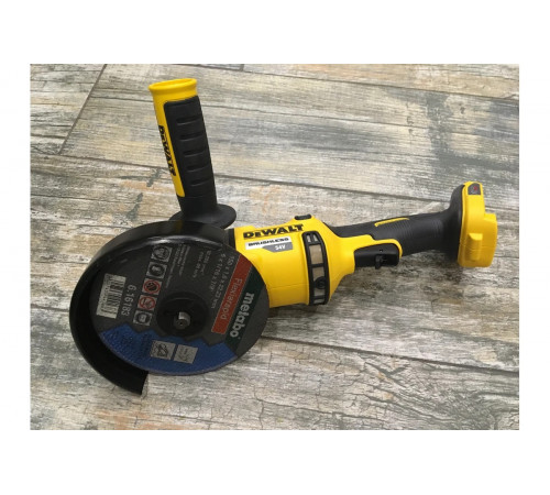 Бесщеточная угловая шлифмашина DEWALT DCG414N