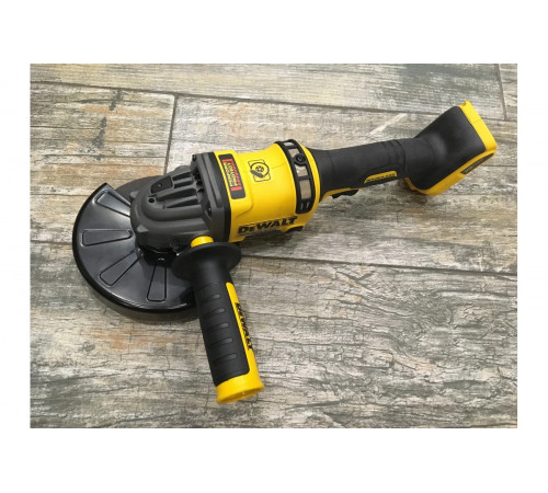 Бесщеточная угловая шлифмашина DEWALT DCG414N