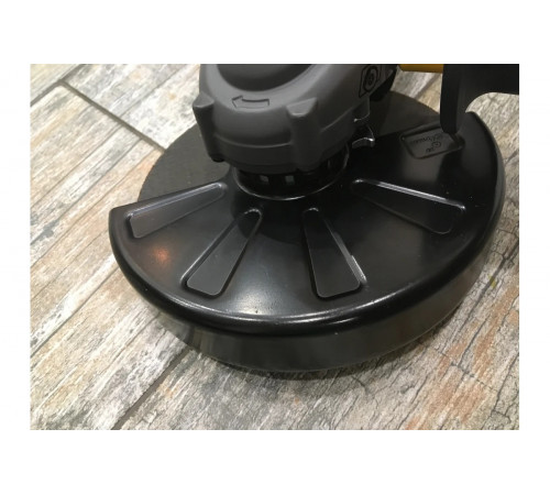 Бесщеточная угловая шлифмашина DEWALT DCG414N