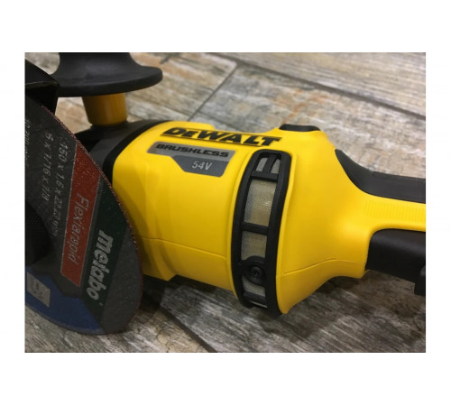 Бесщеточная угловая шлифмашина DEWALT DCG414N