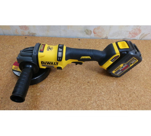 Бесщеточная угловая шлифмашина DEWALT DCG414N