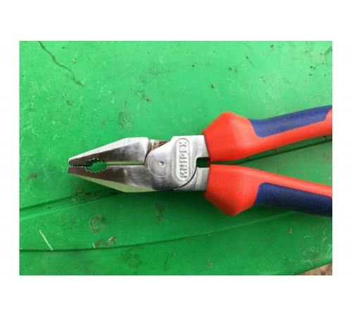 Комбинированные плоскогубцы особой мощности KNIPEX KN-0205180 Комбинированные плоскогубцы особой мощности KNIPEX KN-0205180