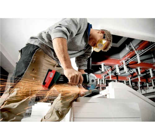 Аккумуляторная угловая шлифмашина Metabo W18 LTX 125 QUICK 602174610 Аккумуляторная угловая шлифмашина Metabo W18 LTX 125 QUICK 602174610