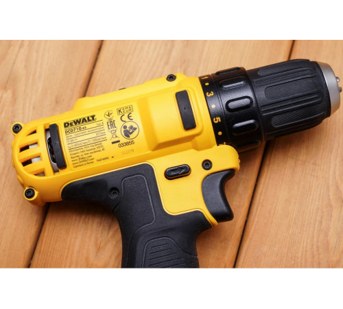 Аккумуляторная дрель-шуруповерт DEWALT DCD 710 C2