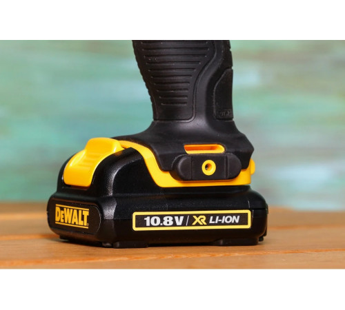 Аккумуляторная дрель-шуруповерт DEWALT DCD 710 C2
