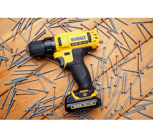 Аккумуляторная дрель-шуруповерт DEWALT DCD 710 C2