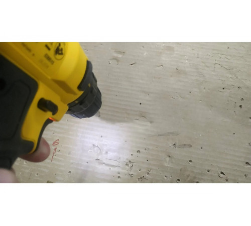 Аккумуляторная дрель-шуруповерт DEWALT DCD 710 C2