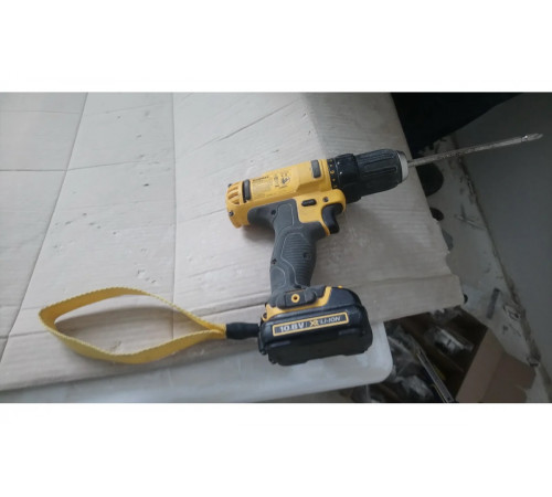 Аккумуляторная дрель-шуруповерт DEWALT DCD 710 C2