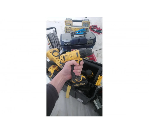 Аккумуляторная дрель-шуруповерт DEWALT DCD 710 C2