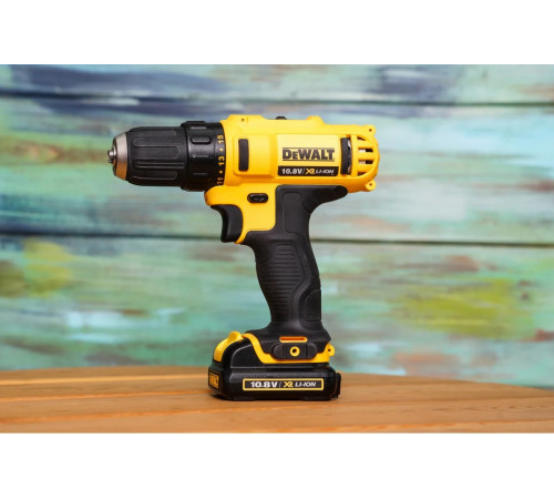 Аккумуляторная дрель-шуруповерт DEWALT DCD 710 C2