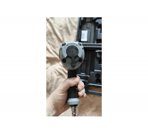 Пневматический ударный гайковерт KraftWell 1/2", 1500 Нм KRW1500IW Пневматический ударный гайковерт KraftWell 1/2", 1500 Нм KRW1500IW