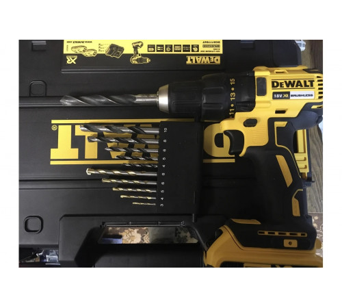 Беcщеточная дрель-шуруповерт DEWALT DCD777D2T