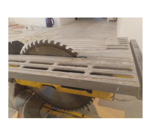 Торцовочная пила DEWALT D 27111