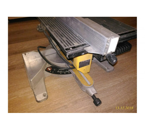 Торцовочная пила DEWALT D 27111