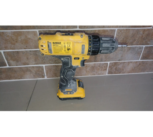 Аккумуляторная дрель-шуруповерт DEWALT DCD 710 D2