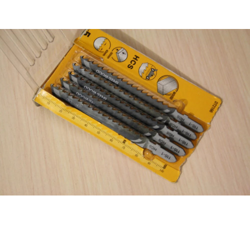 Пилки для лобзика по дереву (100 мм; шаг зубьев 4 мм) 5 шт. DEWALT DT 2166