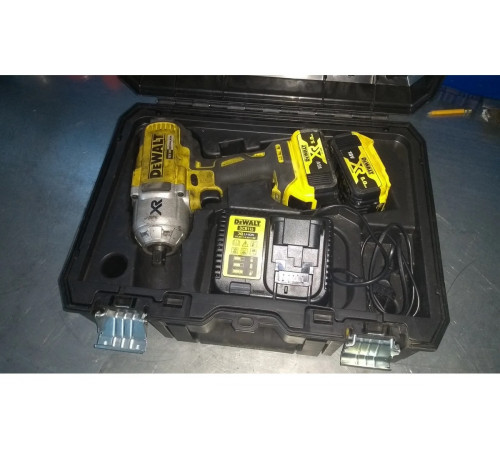 Аккумуляторный гайковерт DEWALT DCF 899 P2