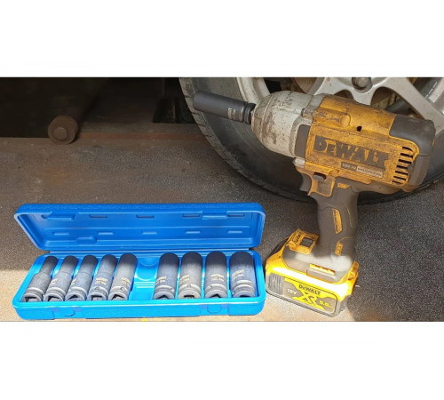 Аккумуляторный гайковерт DEWALT DCF 899 P2