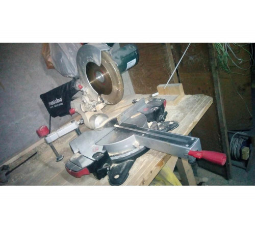 Пила торцовочная METABO KGS 254 M (602540000)