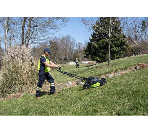 Аккумуляторная газонокосилка GreenWorks GC82LM61S 82 В 2515607 Аккумуляторная газонокосилка GreenWorks GC82LM61S 82 В 2515607