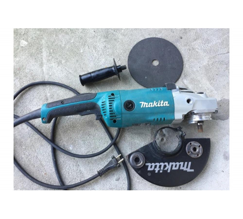 Угловая шлифмашина Makita GA 9020 Угловая шлифмашина Makita GA 9020