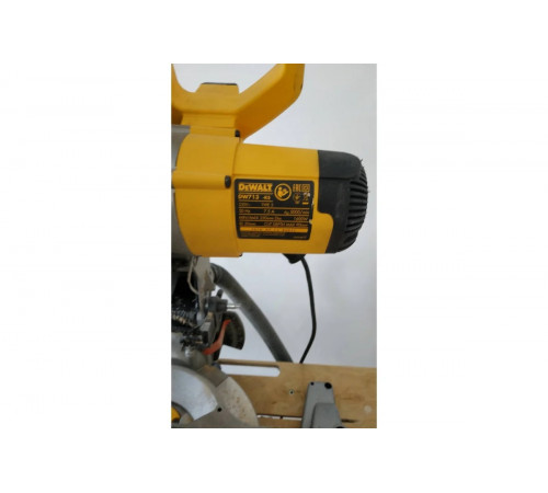 Торцовочная пила DeWALT DW 713